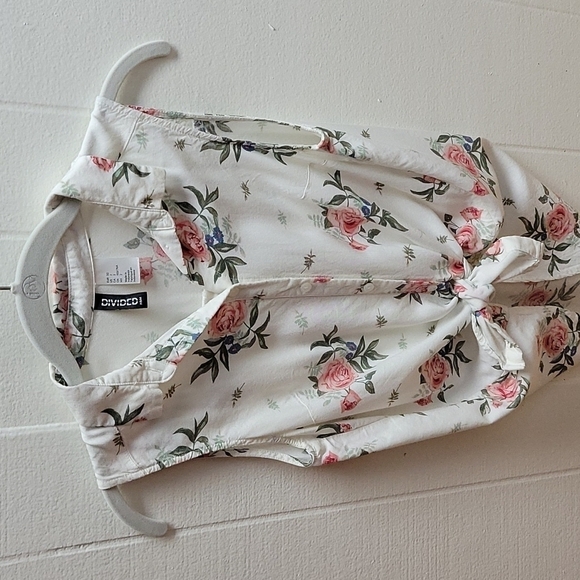 Floral button up sleeveless top - Picture 4 of 4